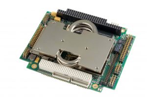 Die Controller-Architektur basiert auf zwei Prozessoren, die den Turbo-PMAC-Motion-Controller mit dem PC104-SBC ADL855PC von ADL Embedded Systems kombiniert (Bild: ADL Embedded Solutions GmbH)