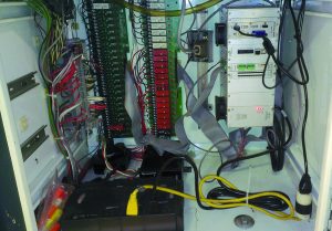 Holz-Bearbeitung in der vierten Generation: Controller und PC/104-SBC ersetzten den bisherigen PC, PCX/DSP und die Interrupt-Karte. (Bild: ADL Embedded Solutions GmbH)