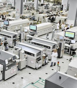Im Augsburger Werk von Fujitsu befinden sich die Industriemainboards der Familie Fujitsu D3313-S seit Mitte Dezember 2013 in der Serienfertigung. (Bild: Fujitsu)